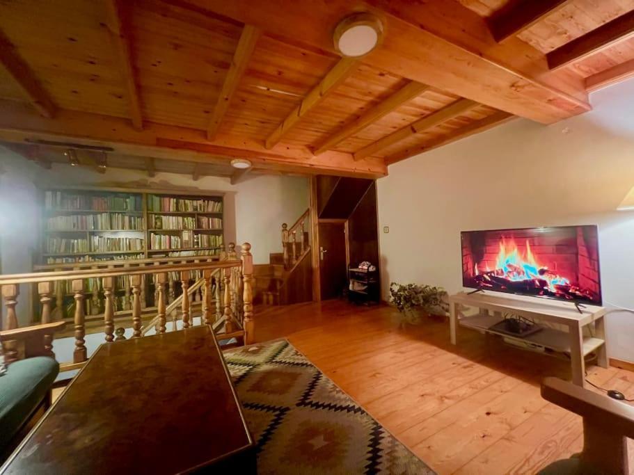 Villadecelis Mieres  Buitenkant foto
